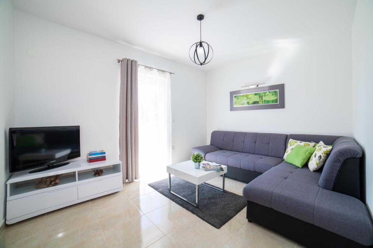 Villa Sun Garden - 4 Star Villa With Heated Swimming Pool, Quiet Bay, Bbq, 50M From The Sea Milna  Ngoại thất bức ảnh