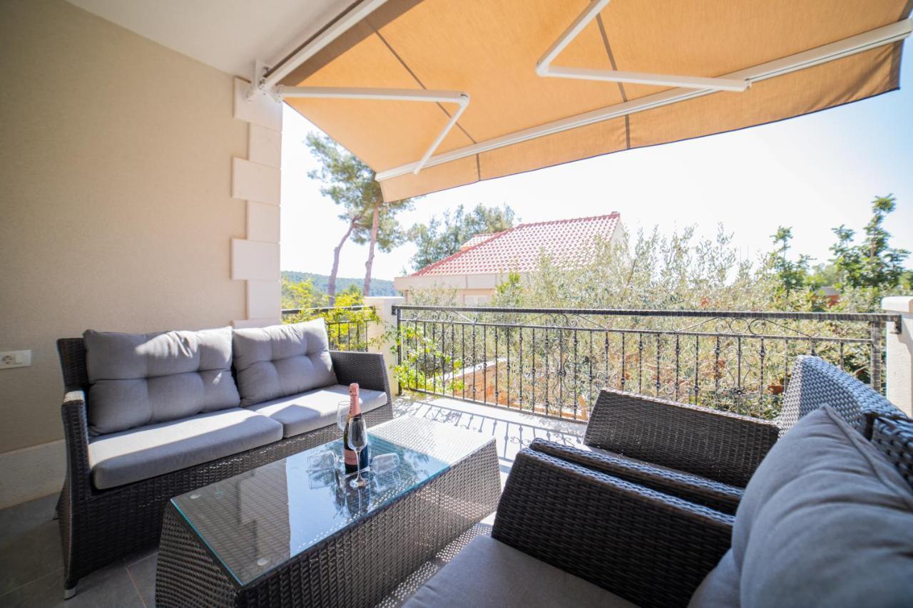 Villa Sun Garden - 4 Star Villa With Heated Swimming Pool, Quiet Bay, Bbq, 50M From The Sea Milna  Ngoại thất bức ảnh