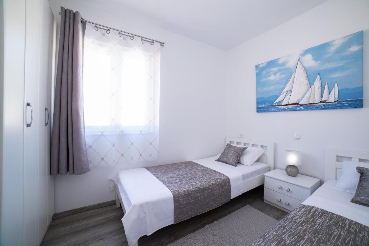 Villa Sun Garden - 4 Star Villa With Heated Swimming Pool, Quiet Bay, Bbq, 50M From The Sea Milna  Ngoại thất bức ảnh