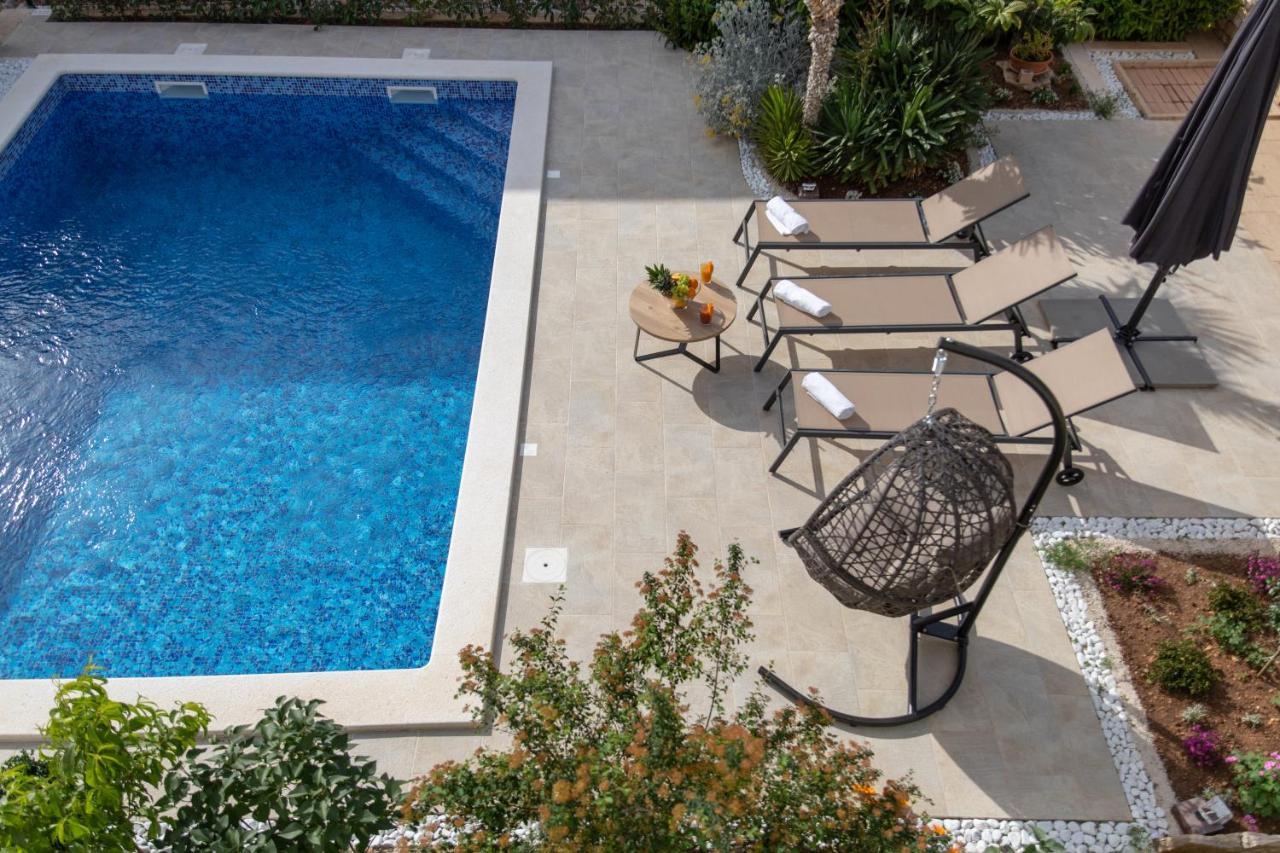 Villa Sun Garden - 4 Star Villa With Heated Swimming Pool, Quiet Bay, Bbq, 50M From The Sea Milna  Ngoại thất bức ảnh