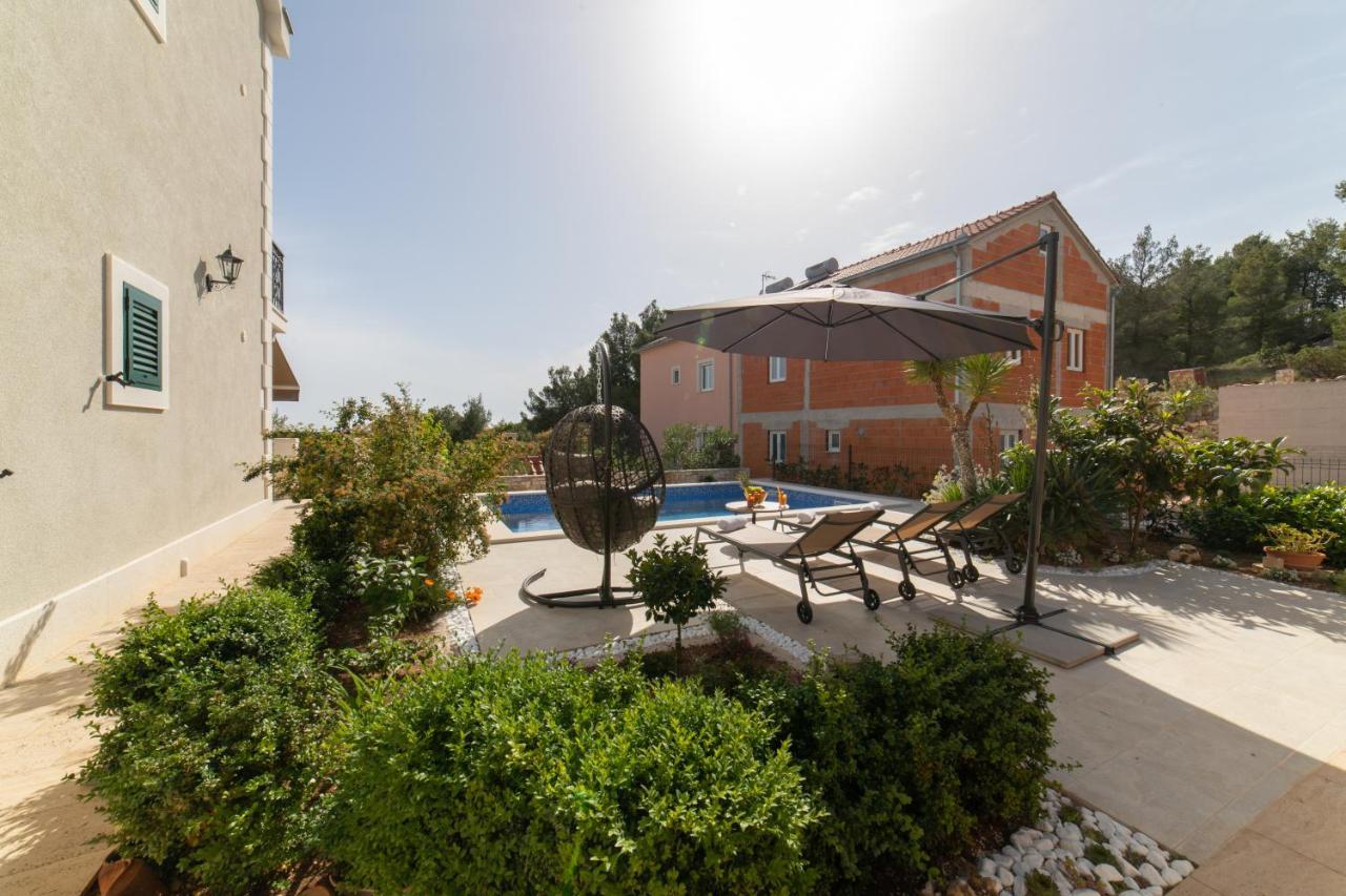 Villa Sun Garden - 4 Star Villa With Heated Swimming Pool, Quiet Bay, Bbq, 50M From The Sea Milna  Ngoại thất bức ảnh